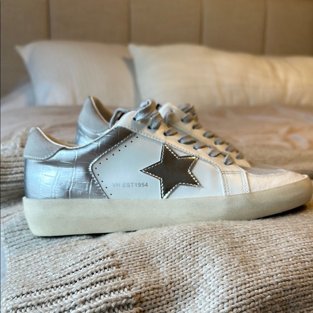Vintage Havana White and Gray Star Sneakers
